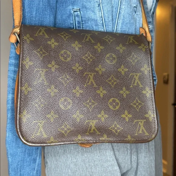 Louis Vuitton vintage Crossbody bag adjustable strap good used condition - Picture 11 of 16